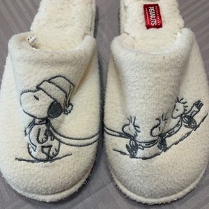 pottery barn peanuts slippers